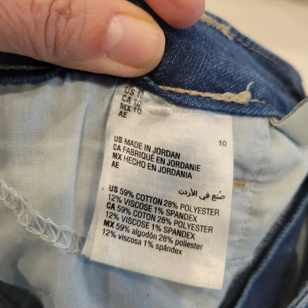 STYLE & CO. WOMEN'S CURVY SKINNY LEG  DISTRESSED JEANS SIZE 10